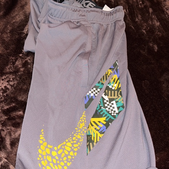 Mens Nike basketball shorts - Picture 4 of 4